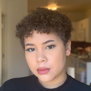 Meet your Posher, Erica